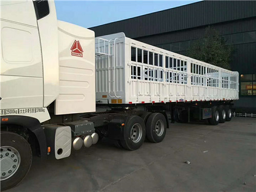 倉(cāng)柵式半掛車(chē),
